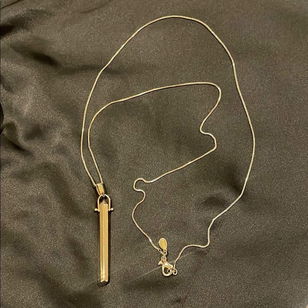 Elegant Gold Pendant Necklace